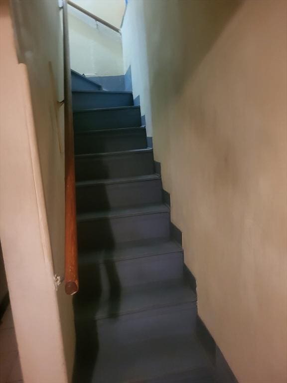 21 Delford Unit 2, Boston, MA 02131 - view of staircase