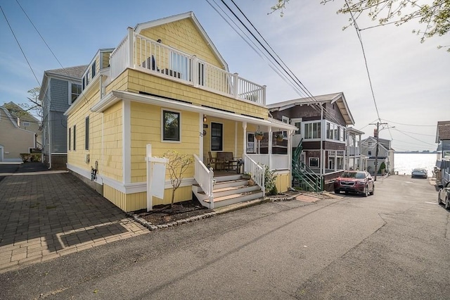 view of front of house featuring a porch and a balcony
