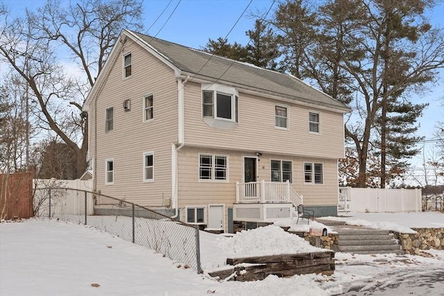 view of front of property