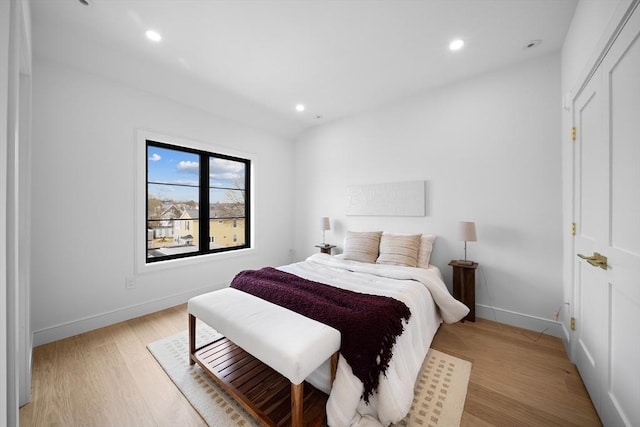 bedroom featuring light wood finished floors, recessed lighting, and baseboards