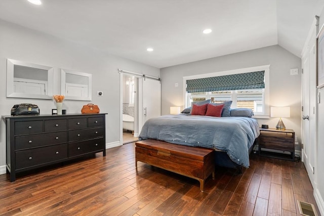 bedroom with visible vents, baseboards, recessed lighting, a barn door, and hardwood / wood-style flooring