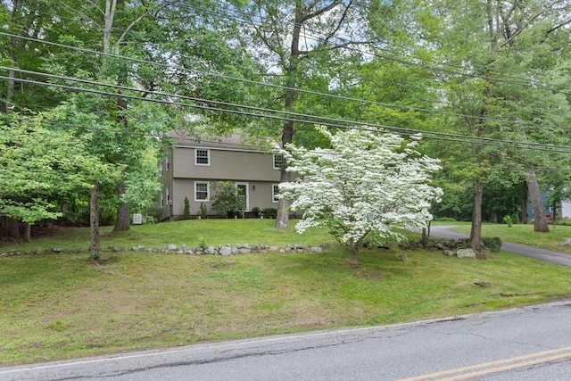 124 Hillside Rd, North Andover, MA 01845 - view of front facade with a front yard
