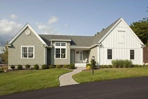 view of front of house with a front lawn