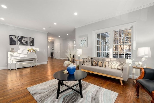 living area featuring ornamental molding, wood finished floors, and baseboards