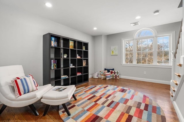 living area with recessed lighting, baseboards, visible vents, and light wood finished floors