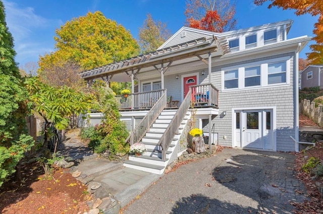 view of front of home with covered porch