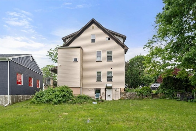 1438 Somerset Ave, Taunton, MA 02780 - back of property with a lawn