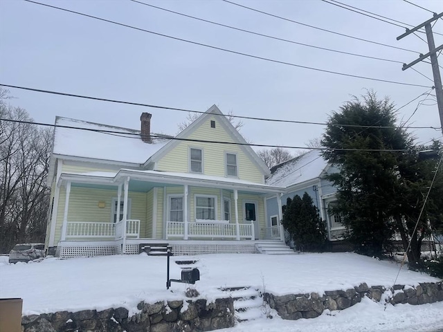 farmhouse featuring a porch