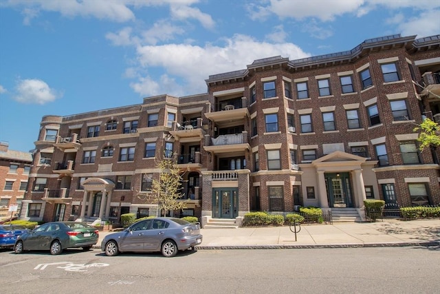 view of apartment building / complex