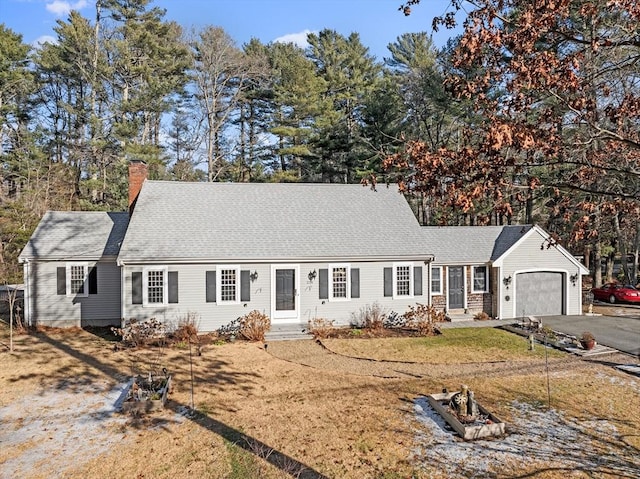 view of front of house featuring a front yard and a garage