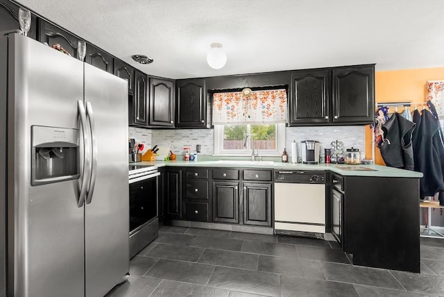 kitchen with stainless steel appliances, a sink, tasteful backsplash, and light countertops
