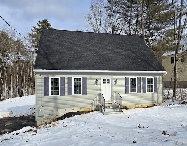 new england style home featuring a shingled roof