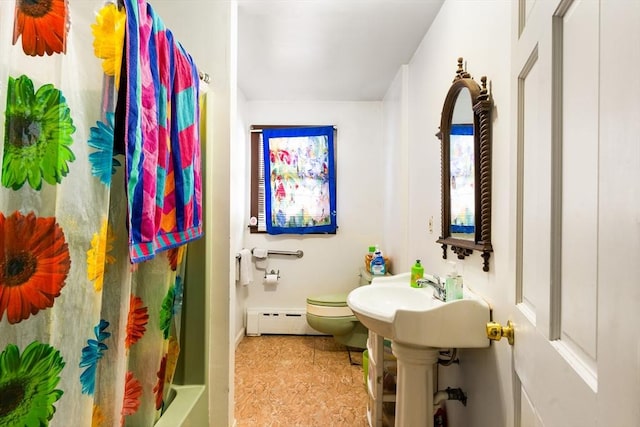 full bath featuring baseboard heating, toilet, and a shower with curtain