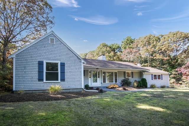 view of front of house featuring a porch and a front lawn