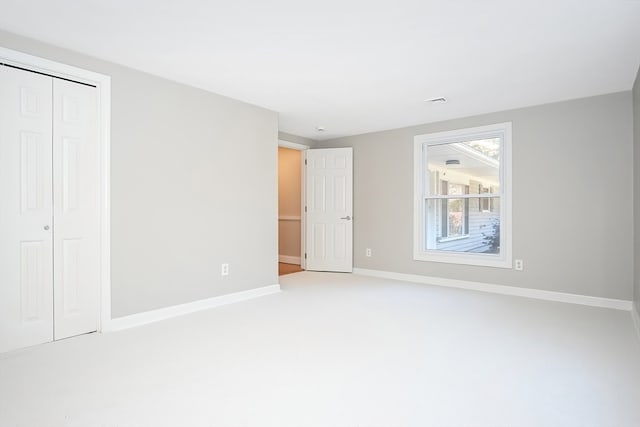 unfurnished bedroom with carpet flooring and a closet