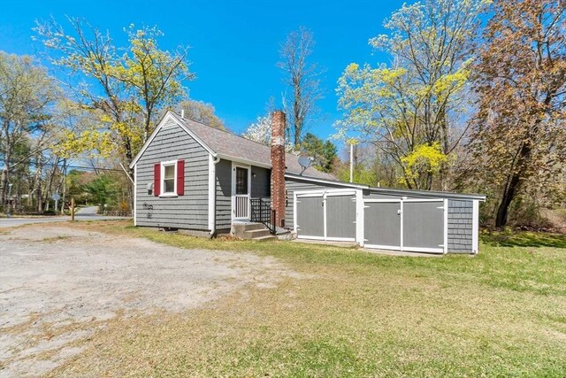 view of outbuilding
