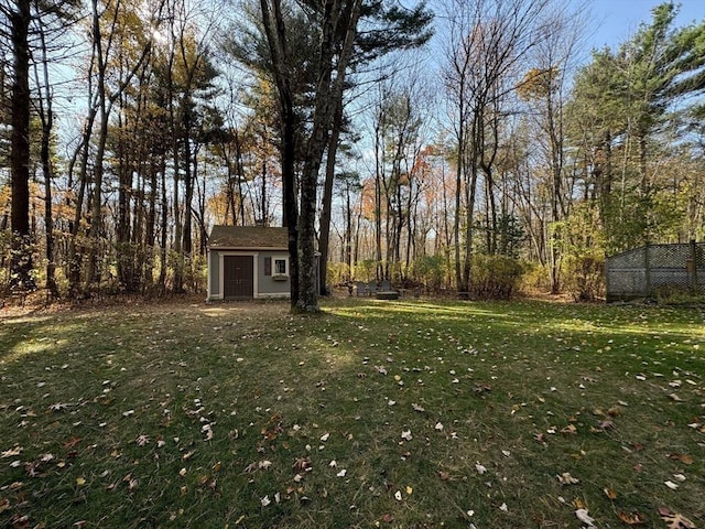 view of yard with an outdoor structure