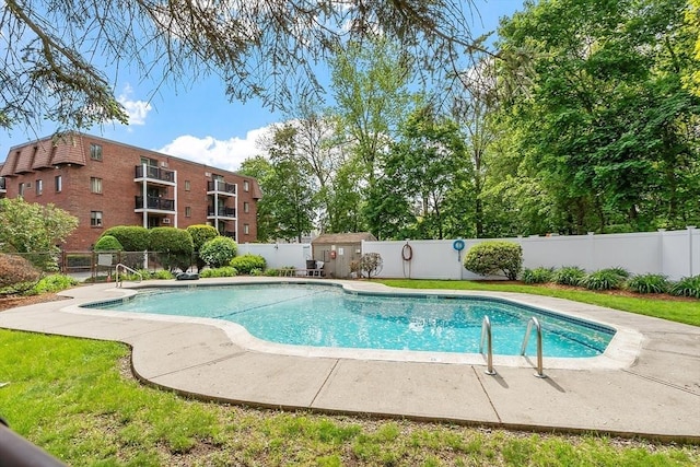 5 Washington St Unit D2, Reading, MA 01867 - view of swimming pool with a fenced backyard