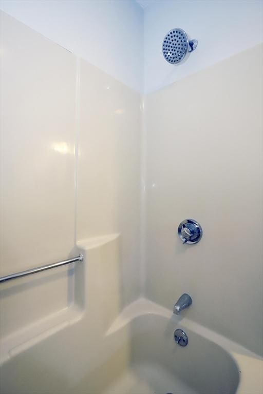 full bathroom featuring washtub / shower combination