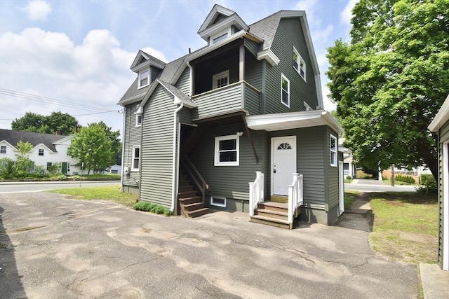 130 Center St, Ludlow, MA 01056 - multi unit property featuring a balcony