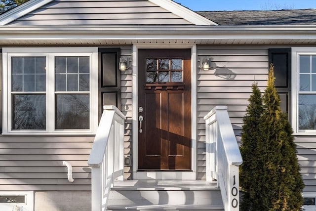 property entrance with a shingled roof