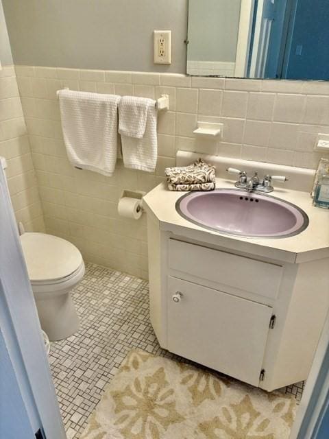 6 Damon Rd, Scituate, MA 02066 - bathroom featuring vanity, toilet, and tile walls
