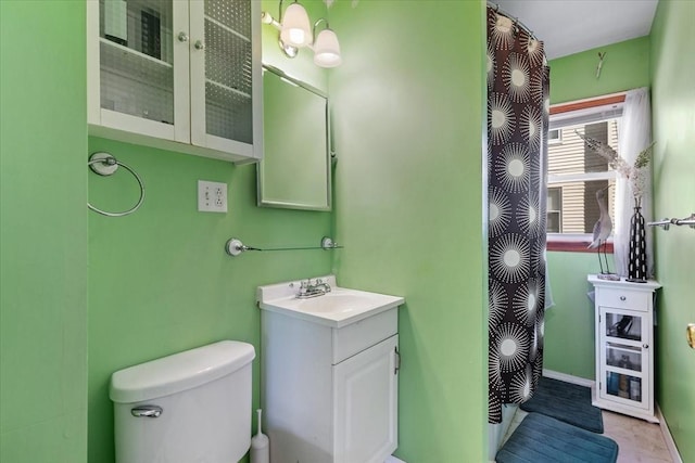 full bath featuring vanity, toilet, and baseboards