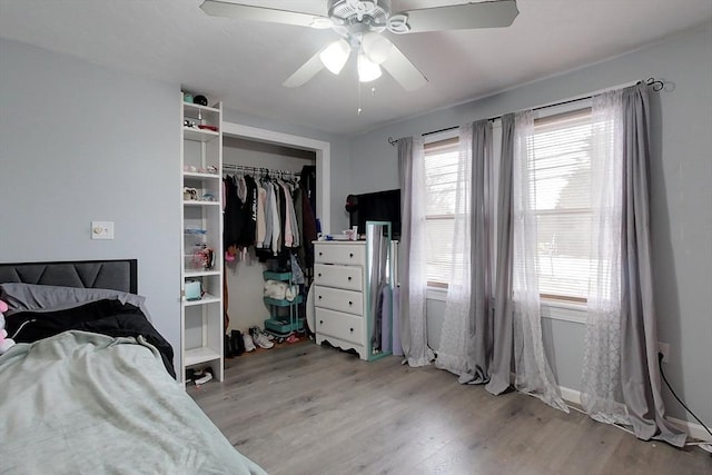 bedroom with light hardwood / wood-style floors, a closet, and ceiling fan