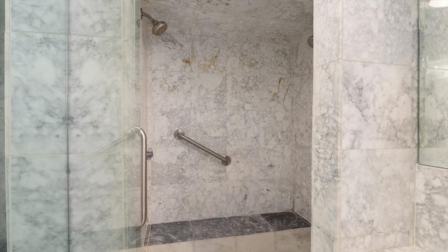 interior details with a tile shower