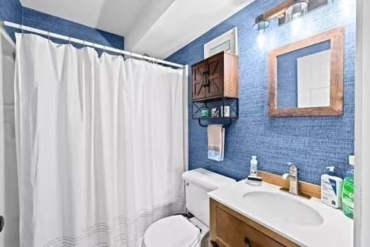 544 Lunns Way, Plymouth, MA 02360 - bathroom with vanity and curtained shower