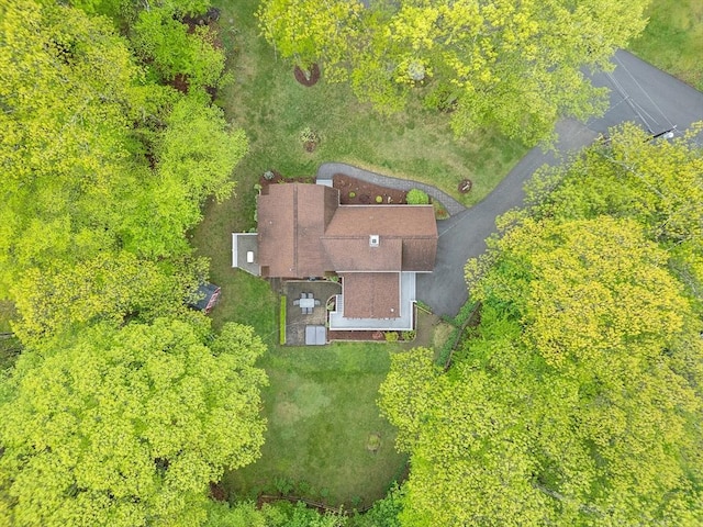 aerial view of property and surrounding area