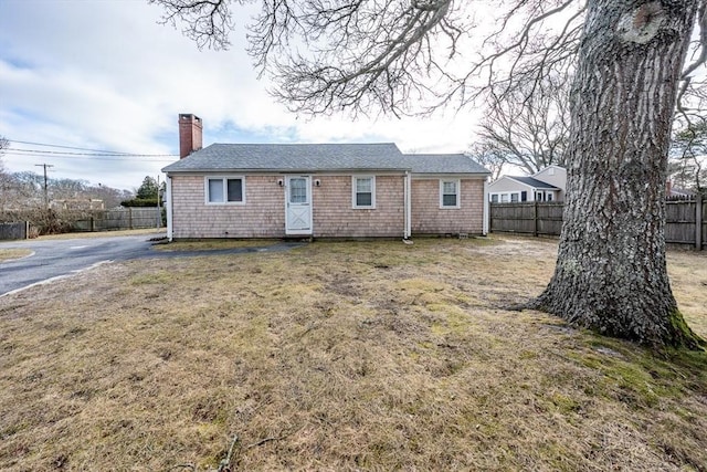 view of front of home with a front lawn