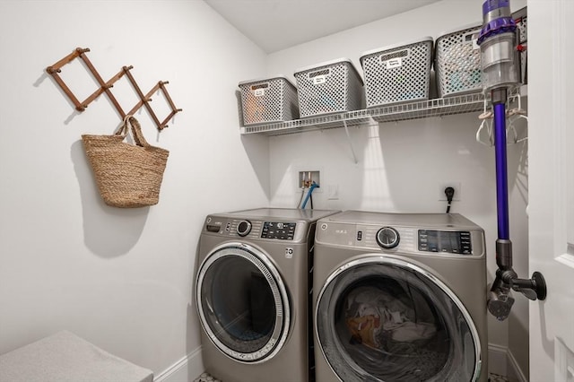 11 Bailey Pond Ln Unit 11, Amesbury, MA 01913 - laundry area featuring washer and dryer and baseboards