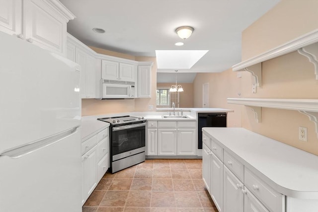 23 William Onthank Ln Unit 23, Southborough, MA 01772 - kitchen featuring white appliances, a peninsula, a sink, and light countertops