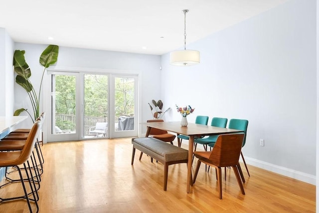 dining space featuring light wood finished floors, recessed lighting, and baseboards