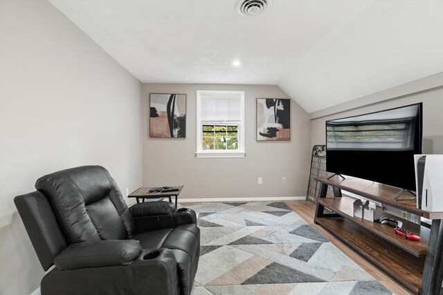living area with visible vents, recessed lighting, baseboards, and vaulted ceiling
