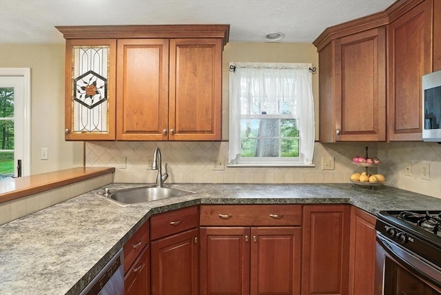 814 Wellman Ave Unit 814, Chelmsford, MA 01863 - kitchen featuring backsplash, plenty of natural light, range with gas cooktop, and a textured ceiling