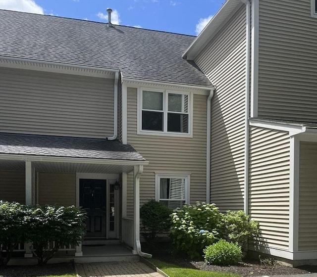 38 Hammond Pl Unit 38, Woburn, MA 01801 - entrance to property with a shingled roof and a porch