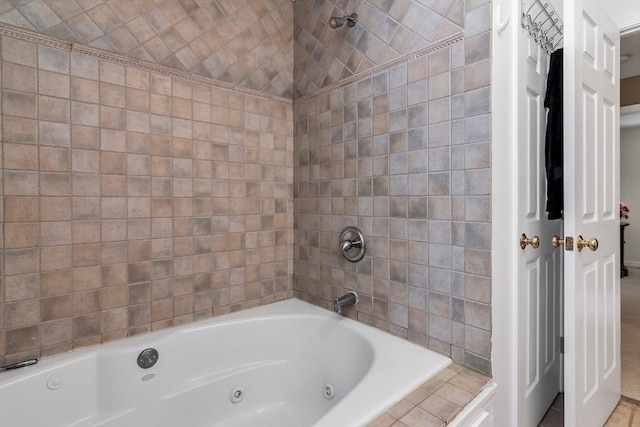 bathroom with tiled shower / bath combo