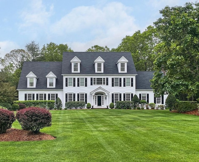 view of front of property with a front yard