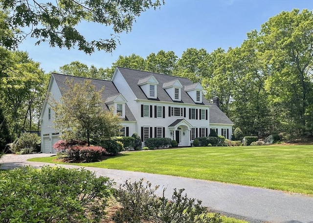 view of front of home featuring a front yard and a garage