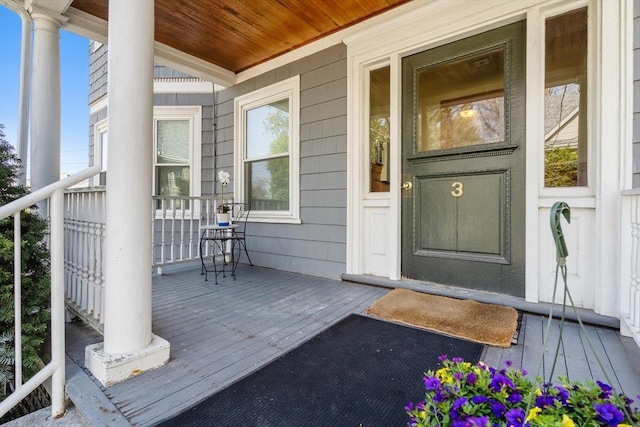 property entrance with covered porch