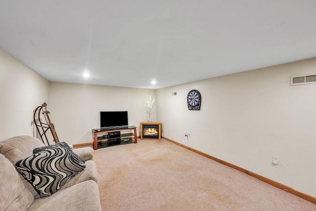 living room with carpet