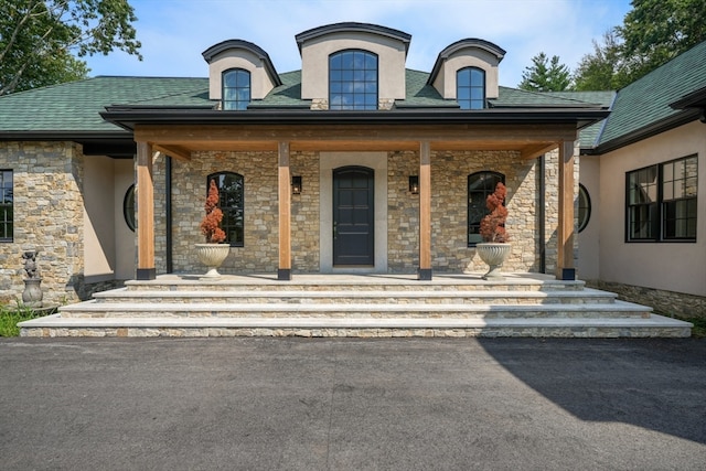 view of front facade featuring a porch