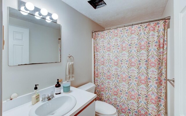 112 Olde Colonial Dr Unit 3, Gardner, MA 01440 - full bath featuring vanity, toilet, and a shower with shower curtain