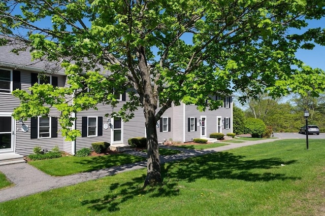 112 Olde Colonial Dr Unit 3, Gardner, MA 01440 - view of front of property featuring a front lawn