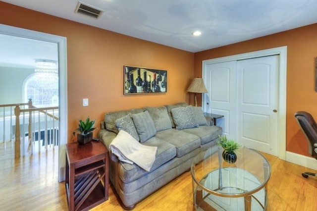 living area featuring recessed lighting, visible vents, baseboards, and wood finished floors