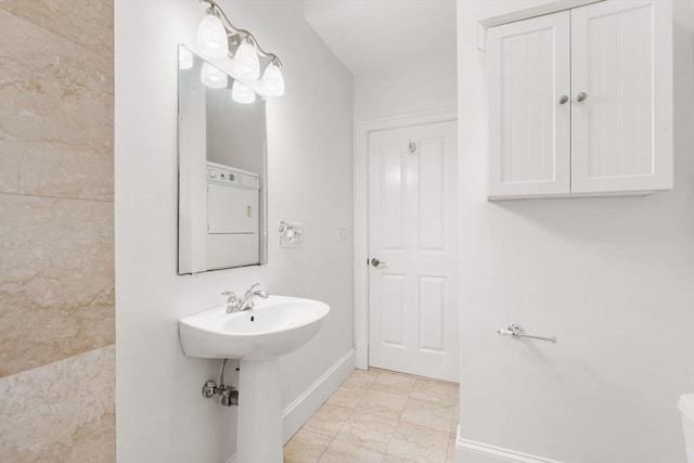 bathroom with washer / dryer