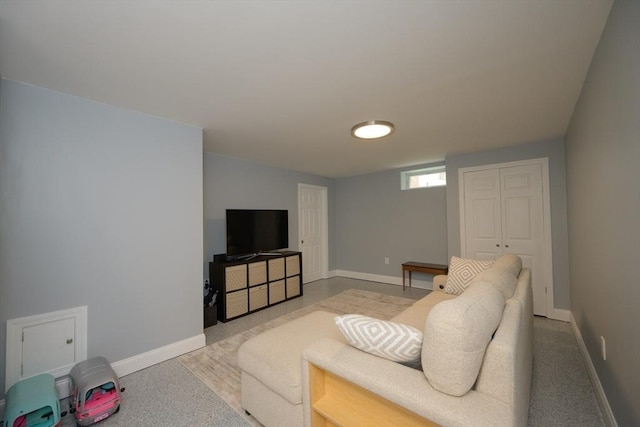 living room featuring carpet floors and baseboards