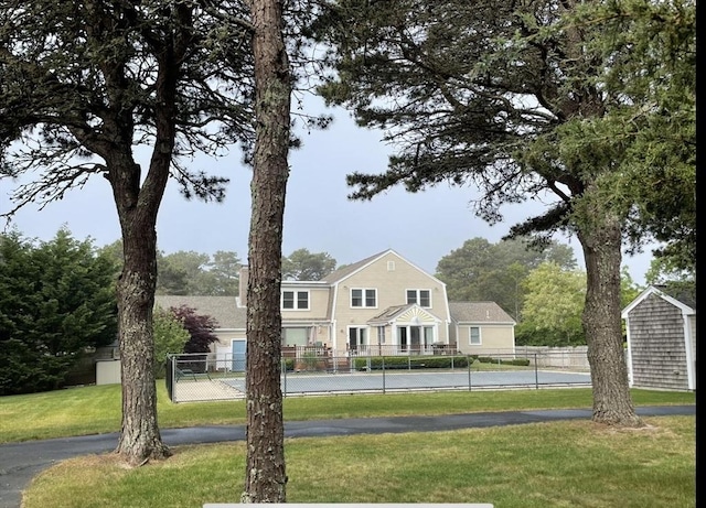 view of front of home featuring a front lawn and fence